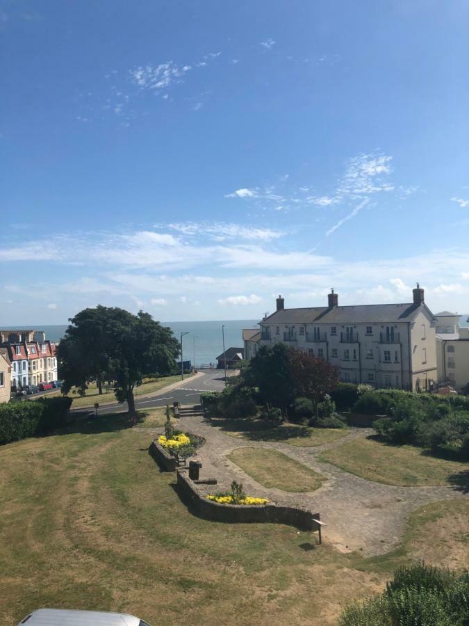 Crescent Lodge Walton-on-the-Naze Exterior photo